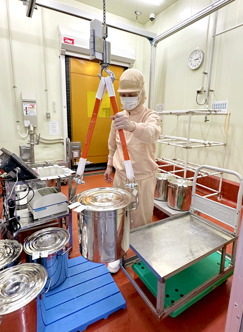 電動バランサムーンリフタ　日本製乳株式会社 様 ユーザー事例