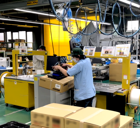 電動バランサムーンリフタ　マクセルイズミ株式会社 様 ユーザー事例